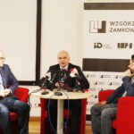 08.02.2019 Kielce. OMPiO. Konferencja na temat nowego cyklu wystaw fotografii. Pierwsza autorstwa Roberta Lubczyńskiego i Sławomira Mazura. Od lewej Robert Lubczyński, dyrektor Wzgórza Zamkowego Rafał Nowak i Sławomir Mazur / Jarosław Kubalski / Radio Kielce