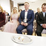 09.02.2019 Morawica. Ślub Sylwii Misztal i Karola Gawiora zainaugurował  działalność nowej sali ślubów w oficynie dworskiej w parku / Jarosław Kubalski / Radio Kielce