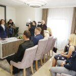 09.02.2019 Morawica. Ślub Sylwii Misztal i Karola Gawiora zainaugurował  działalność nowej sali ślubów w oficynie dworskiej w parku. Ślubu udzieliła Edyta Chłąd, kierownik Urzędu Stanu Cywilnego w Morawicy / Jarosław Kubalski / Radio Kielce