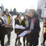 14.02.2019 Kielce. Wolontariusze kieleckiej Caritas kwestują na ulicy Sienkiewicza na rzecz stacjonarnego hospicjum / Jarosław Kubalski / Radio Kielce