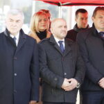 19.02.2019 Kielce. Przekazanie nowego sprzętu strażaków. Marszałek Andrzej Betkowski, wicemarszałek Renata Janik i starosta Mirosław Gebski / Jarosław Kubalski / Radio Kielce