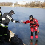 22.02.2019 Kielce. Prezentacja sprzętu do ratowania ludzi na kruchym lodzie / Jarosław Kubalski / Radio Kielce