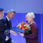 26.02.2019 Kielce. KCK. Nagrody Miasta Kielce. Ewa Parkita. Muzyk, pedagog. Nagrodę wręczają prezydent Bogdan Wenta i przewodniczący rady miasta Kamil Suchański / Jarosław Kubalski / Radio Kielce