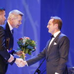 26.02.2019 Kielce. KCK. Nagrody Miasta Kielce. Dr nauk medycznych Wojciech Rokita. Nagrodę wręczają prezydent Bogdan Wenta i przewodniczący rady miasta Kamil Suchański / Jarosław Kubalski / Radio Kielce