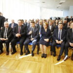 27.02.2019 Kielce. ŚUW. Wiceminister spraw wewnętrznych i administracji Jarosław Zieliński wręczył promesy na zadania związane z usuwaniem skutków klęsk żywiołowych. Od lewej Senator Krzysztof Słoń, poseł Krzysztof Lipiec, wiceminister Jarosław Zieliński, wicewojewoda Bartłomiej Dorywalski, poseł Maria Zuba, poseł Andrzej Kryj i poseł Marek Kwitek / Jarosław Kubalski / Radio Kielce
