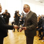 27.02.2019 Kielce. ŚUW. Wiceminister spraw wewnętrznych i administracji Jarosław Zieliński wręczył promesy na zadania związane z usuwaniem skutków klęsk żywiołowych / Jarosław Kubalski / Radio Kielce