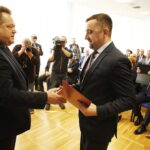 27.02.2019 Kielce. ŚUW. Wiceminister spraw wewnętrznych i administracji Jarosław Zieliński wręczył promesy na zadania związane z usuwaniem skutków klęsk żywiołowych / Jarosław Kubalski / Radio Kielce