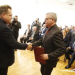 27.02.2019 Kielce. ŚUW. Wiceminister spraw wewnętrznych i administracji Jarosław Zieliński wręczył promesy na zadania związane z usuwaniem skutków klęsk żywiołowych / Jarosław Kubalski / Radio Kielce
