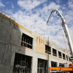 27.02.2019 Kielce. Wiceminister spraw wewnętrznych i administracji Jarosław Zieliński wizytował budowę nowej strażnicy JRG PSP Nr 1 / Jarosław Kubalski / Radio Kielce