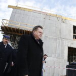 27.02.2019 Kielce. Wiceminister spraw wewnętrznych i administracji Jarosław Zieliński wizytował budowę nowej strażnicy JRG PSP Nr 1 / Jarosław Kubalski / Radio Kielce