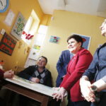 28.02.2019 Piekoszów. Wicepremier Beata Szydło odwiedziła Środowiskowy Dom Samopomocy / Jarosław Kubalski / Radio Kielce