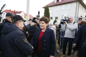 28.02.2019 Piekoszów. Wicepremier Beata Szydło odwiedziła Środowiskowy Dom Samopomocy i spotkała się z mieszkańcami / Jarosław Kubalski / Radio Kielce