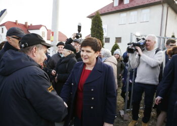 28.02.2019 Piekoszów. Wicepremier Beata Szydło odwiedziła Środowiskowy Dom Samopomocy i spotkała się z mieszkańcami / Jarosław Kubalski / Radio Kielce