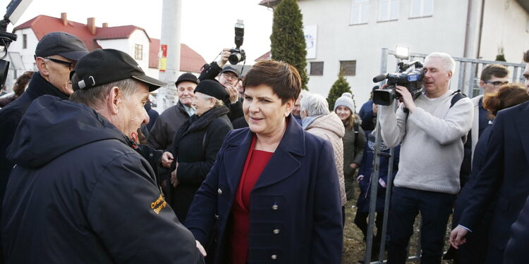 28.02.2019 Piekoszów. Wicepremier Beata Szydło odwiedziła Środowiskowy Dom Samopomocy i spotkała się z mieszkańcami / Jarosław Kubalski / Radio Kielce