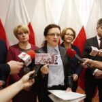 25.02.2019 Kielce. Konferencja na temat obchodów Narodowego Dnia Pamięci Żołnierzy Wyklętych. Od lewej poseł Andrzej Kryj, naczelnik Delegatury IPN w Kielcach Dorota Koczwańska-Kalita, wojewoda Agata Wojtyszek, poseł Maria Zuba i senator Krzysztof Słoń / Jarosław Kubalski / Radio Kielce