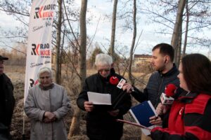 Skarżysko. Interwencja. Woda zalewa posesje mieszkańcom ulicy 1 Maja / Krzysztof Bujnowicz / Radio Kielce