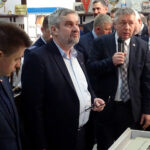 Ostrowiec Świętokrzyski. Minister rolnictwa i rozwoju wsi Jan Krzysztof Ardanowski zwiedza Izbę Pamięci Cukrownictwa w Częstocicach / Emilia Sitarska / Radio Kielce