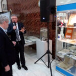 Ostrowiec Świętokrzyski. Minister rolnictwa i rozwoju wsi Jan Krzysztof Ardanowski zwiedza Izbę Pamięci Cukrownictwa w Częstocicach / Emilia Sitarska / Radio Kielce