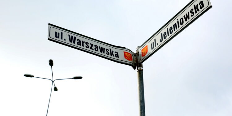 Rondo na skrzyżowaniu ulic: Warszawskiej, Jeleniowskiej i Generała Władysława Sikorskiego. / Marzena Mąkosa / Radio Kielce