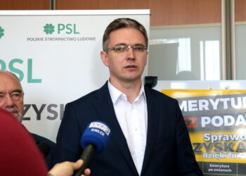 Konferencja PSL o "emeryturze bez podatku". Adam Jarubas - prezes struktur PSL w województwie świętokrzyskim  / Marzena Mąkosa / Radio Kielce