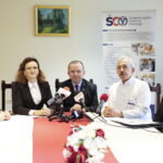 Podpisanie kontraktu dotyczącego wdrożenia pilotażu Krajowej Sieci Onkologicznej w województwie świętokrzyskim / Marzena Mąkosa / Radio Kielce