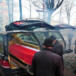 Uroczysty pogrzeb Jana Wosińskiego oraz Piotra Pecela - partyzantów AK oraz NSZ zamordowanych przez komunistów w Zgórsku koło Kielc / Marzena Mąkosa / Radio Kielce