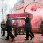 Uroczysty pogrzeb Jana Wosińskiego oraz Piotra Pecela - partyzantów AK oraz NSZ zamordowanych przez komunistów w Zgórsku koło Kielc / Marzena Mąkosa / Radio Kielce