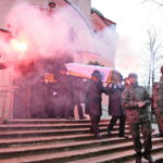 Uroczysty pogrzeb Jana Wosińskiego oraz Piotra Pecela - partyzantów AK oraz NSZ zamordowanych przez komunistów w Zgórsku koło Kielc / Marzena Mąkosa / Radio Kielce