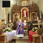 Uroczysty pogrzeb Jana Wosińskiego oraz Piotra Pecela - partyzantów AK oraz NSZ zamordowanych przez komunistów w Zgórsku koło Kielc / Marzena Mąkosa / Radio Kielce