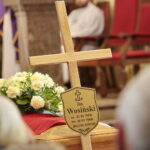 Uroczysty pogrzeb Jana Wosińskiego oraz Piotra Pecela - partyzantów AK oraz NSZ zamordowanych przez komunistów w Zgórsku koło Kielc / Marzena Mąkosa / Radio Kielce