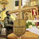 Uroczysty pogrzeb Jana Wosińskiego oraz Piotra Pecela - partyzantów AK oraz NSZ zamordowanych przez komunistów w Zgórsku koło Kielc / Marzena Mąkosa / Radio Kielce