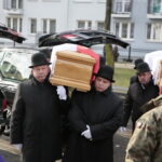 Uroczysty pogrzeb Jana Wosińskiego oraz Piotra Pecela - partyzantów AK oraz NSZ zamordowanych przez komunistów w Zgórsku koło Kielc / Marzena Mąkosa / Radio Kielce