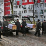 Uroczysty pogrzeb Jana Wosińskiego oraz Piotra Pecela - partyzantów AK oraz NSZ zamordowanych przez komunistów w Zgórsku koło Kielc / Marzena Mąkosa / Radio Kielce