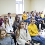 Podpisanie umowy na przebudowę stadionu przy Szkole Podstawowej im. Jana Pawła II w Bielinach / Marzena Mąkosa / Radio Kielce