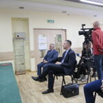 Podpisanie umowy na przebudowę stadionu przy Szkole Podstawowej im. Jana Pawła II w Bielinach / Marzena Mąkosa / Radio Kielce