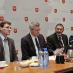 Spotkanie władz miasta i polskich funkcjonariuszy z oficjalną delegacją policji z partnerskiego miasta Gotha w Niemczech. Drugi od lewej Bogdan Wenta - prezydent Kielc  / Marzena Mąkosa / Radio Kielce