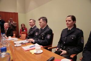 Spotkanie władz miasta i polskich funkcjonariuszy z oficjalną delegacją policji z partnerskiego miasta Gotha w Niemczech. Drugi od prawej Günter Lierhammer - generał brygady i komendant Policji w Gotha / Marzena Mąkosa / Radio Kielce