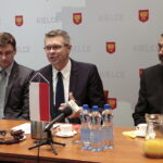 Spotkanie władz miasta i polskich funkcjonariuszy z oficjalną delegacją policji z partnerskiego miasta Gotha w Niemczech. Drugi od lewej Bogdan Wenta - prezydent Kielc  / Marzena Mąkosa / Radio Kielce