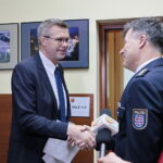 Spotkanie władz miasta i polskich funkcjonariuszy z oficjalną delegacją policji z partnerskiego miasta Gotha w Niemczech. Na zdjęciu Bogdan Wenta - prezydent Kielc i Günter Lierhammer - generał brygady i komendant Policji w Gotha / Marzena Mąkosa / Radio Kielce