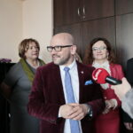 Odznaczenia w Świętokrzyskim Urzędzie Wojewódzkim. Na zdjęciu Mariusz Gosek - Członek Zarządu Województwa  / Marzena Mąkosa / Radio Kielce