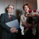 Odznaczenia w Świętokrzyskim Urzędzie Wojewódzkim. Na zdjęciu (od lewej): Jerzy Puk i Alicja Stępień  / Marzena Mąkosa / Radio Kielce