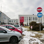 Parkowanie na terenie szpitala na Czarnowie / Marzena Mąkosa / Radio Kielce