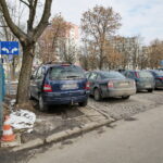 Parkowanie na terenie szpitala na Czarnowie / Marzena Mąkosa / Radio Kielce