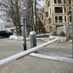 Szlaban przed szpitalem na Czarnowie / Marzena Mąkosa / Radio Kielce