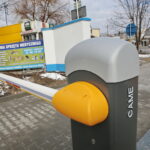 Szlaban przed szpitalem na Czarnowie / Marzena Mąkosa / Radio Kielce