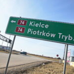 Miejsce gdzie ma powstać rondo. Skrzyżowanie ulic Maciejówki i drogi nr 74 / Marzena Mąkosa / Radio Kielce