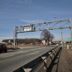 Miejsce gdzie ma powstać rondo. Skrzyżowanie ulic Maciejówki i drogi nr 74 / Marzena Mąkosa / Radio Kielce