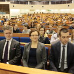 Spotkanie przedstawicieli Ministerstwa Cyfryzacji oraz Ministerstwa Spraw Wewnętrznych i Administracji z pracownikami świętokrzyskich samorządów odpowiedzialnymi za wydawanie e-dowodów osobistych. Na zdjęciu (od lewej): Krzysztof Słoń - senator RP, Agata Wojtyszek - wojewoda świętokrzyski / Marzena Mąkosa / Radio Kielce