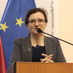 Spotkanie przedstawicieli Ministerstwa Cyfryzacji oraz Ministerstwa Spraw Wewnętrznych i Administracji z pracownikami świętokrzyskich samorządów odpowiedzialnymi za wydawanie e-dowodów osobistych. Na zdjęciu Agata Wojtyszek - wojewoda świętokrzyski / Marzena Mąkosa / Radio Kielce