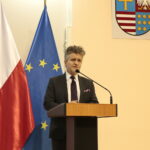 Spotkanie przedstawicieli Ministerstwa Cyfryzacji oraz Ministerstwa Spraw Wewnętrznych i Administracji z pracownikami świętokrzyskich samorządów odpowiedzialnymi za wydawanie e-dowodów osobistych. Na zdjęciu Krzysztof Słoń - senator RP / Marzena Mąkosa / Radio Kielce